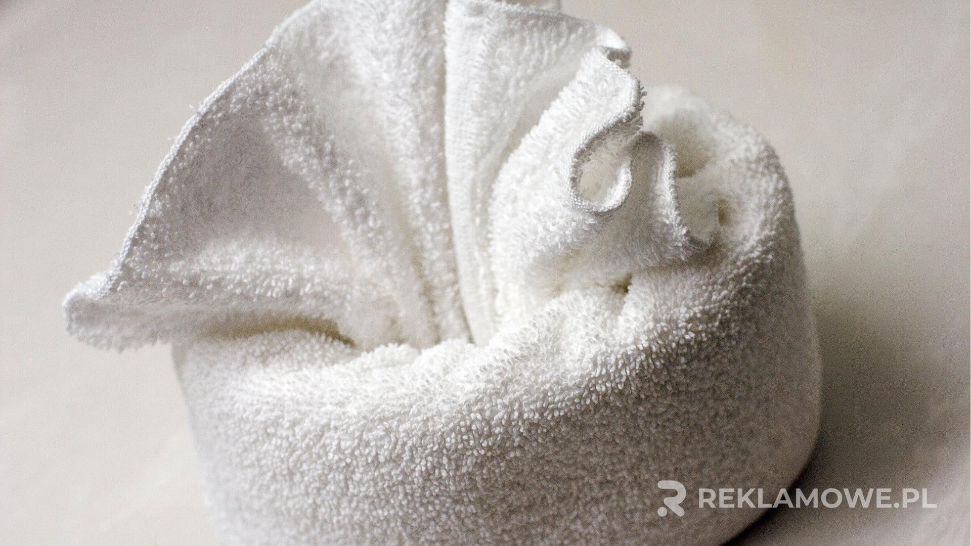 Jak ręczniki reklamowe przyczyniają się do sukcesu firm Kreatywne użycie ręczników reklamowych w biznesie