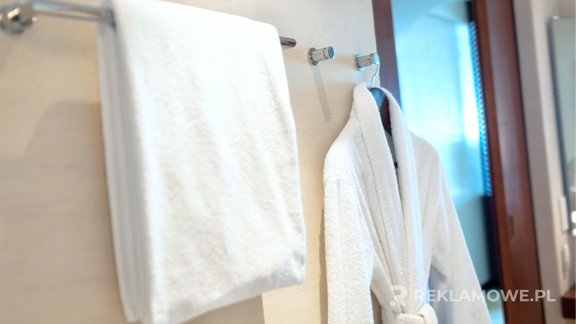 Ręczniki reklamowe ułożone estetycznie